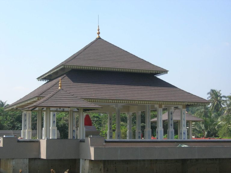 mahindarama-temple-Sand-caught-roofing-tile-1-768x576